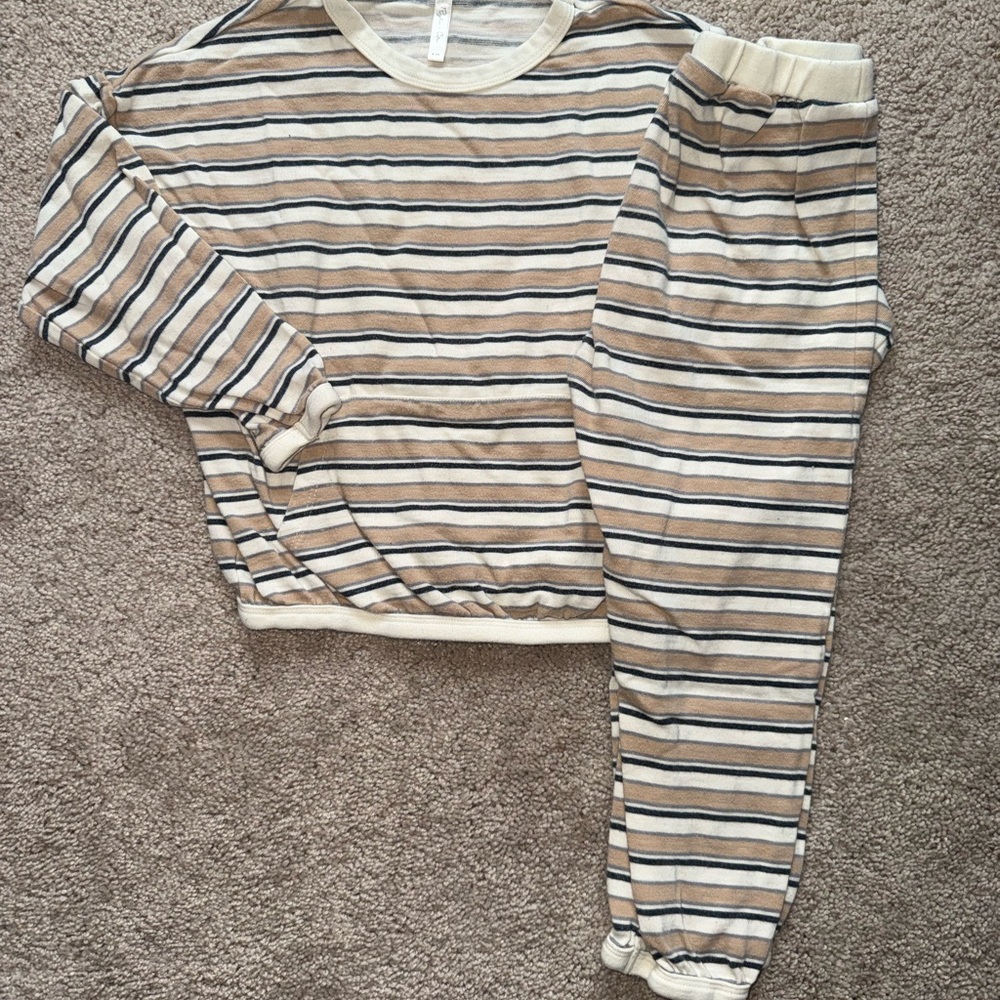 Rlyee + Cru Relaxed Striped Set. Size 4-5Y.